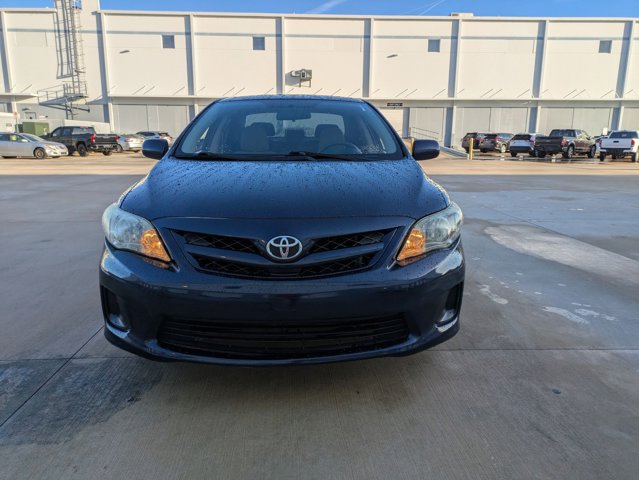 2013 Toyota Corolla LE photo 2