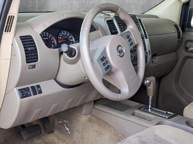 2015 Nissan Frontier Crew Cab SV photo 2