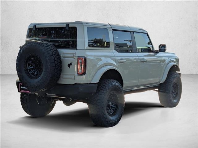 2025 Ford Bronco Outer Banks photo 2