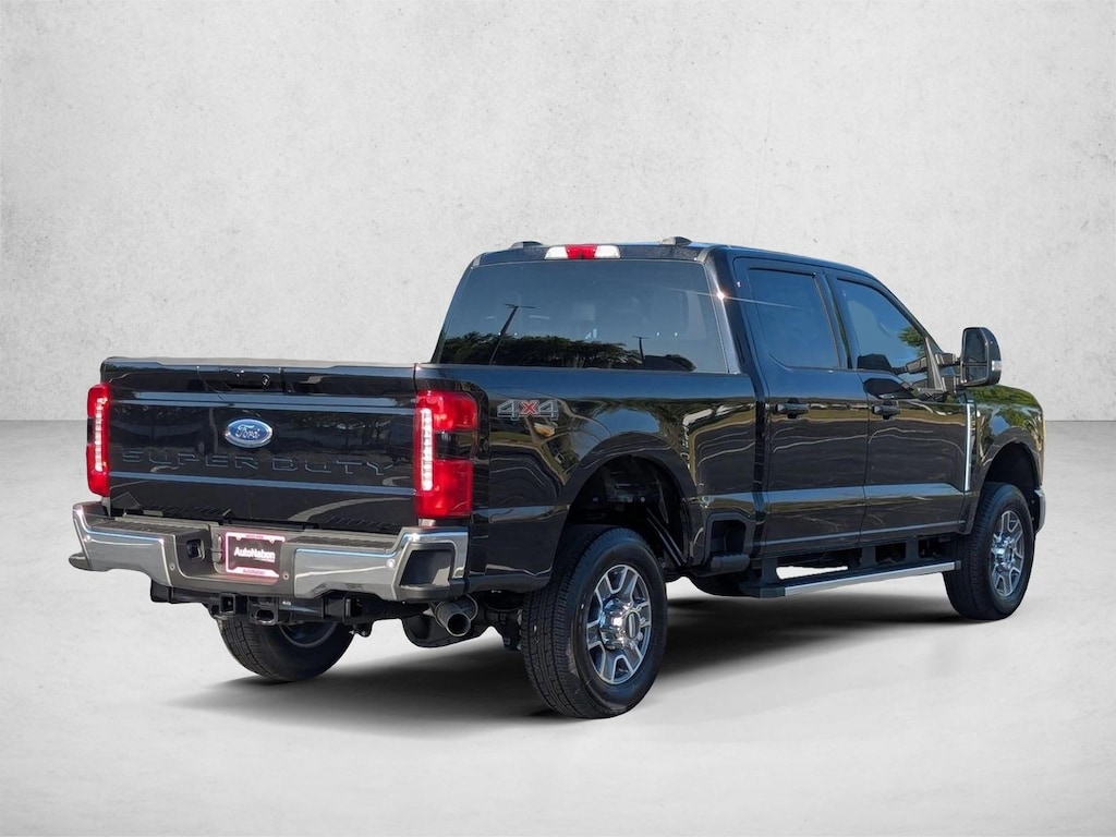 New 2026 Ford F-350 LARIAT Truck Crew Cab