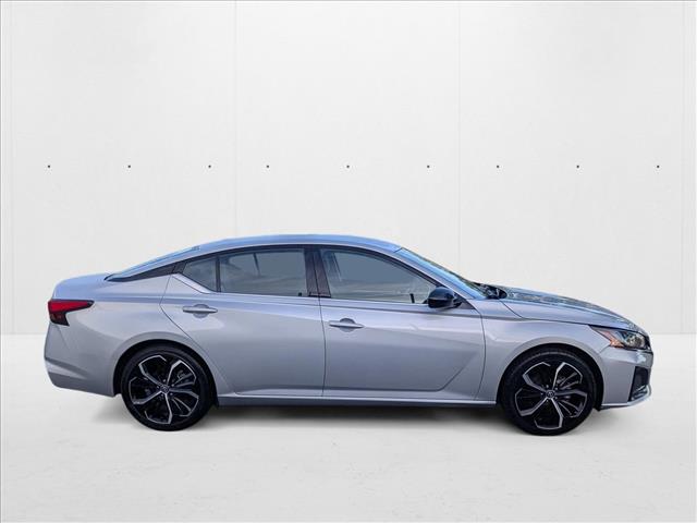 2024 Nissan Altima 2.5 SR photo 4