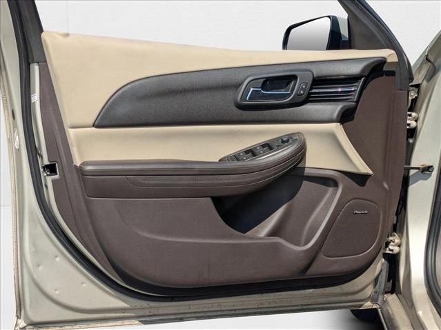 2015 Chevrolet Malibu 2LT photo 2