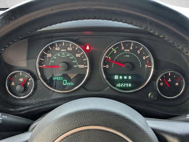 2014 Jeep Wrangler Unlimited Sahara photo 2