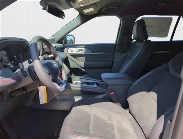 2025 Ford Explorer ST photo 3