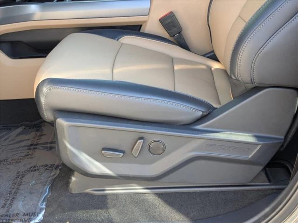 New 2026 Ford F-350 LARIAT Truck Crew Cab