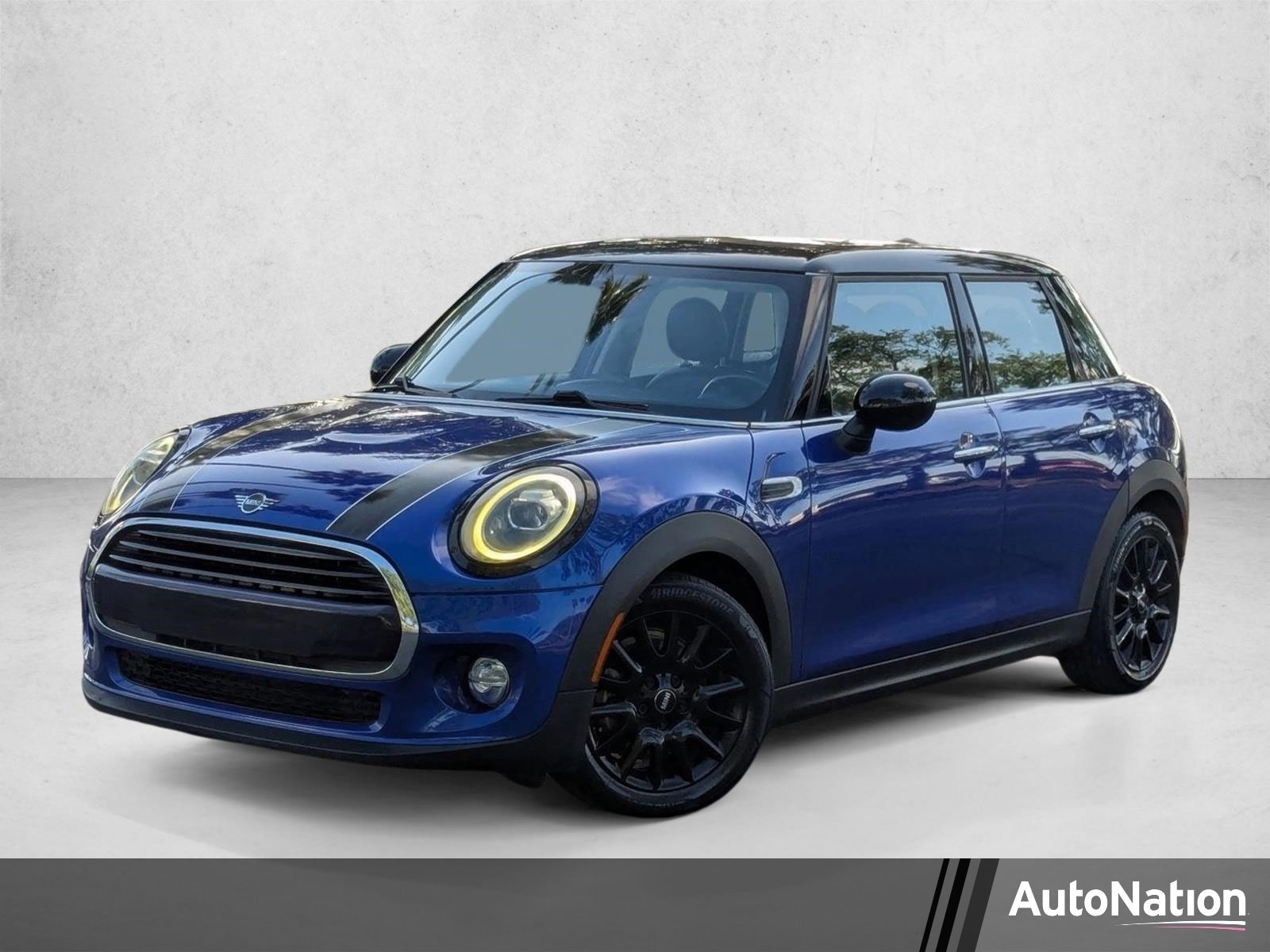 2019 MINI Hardtop Cooper Signature's photo