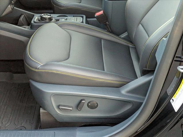 2025 Ford Maverick photo 3