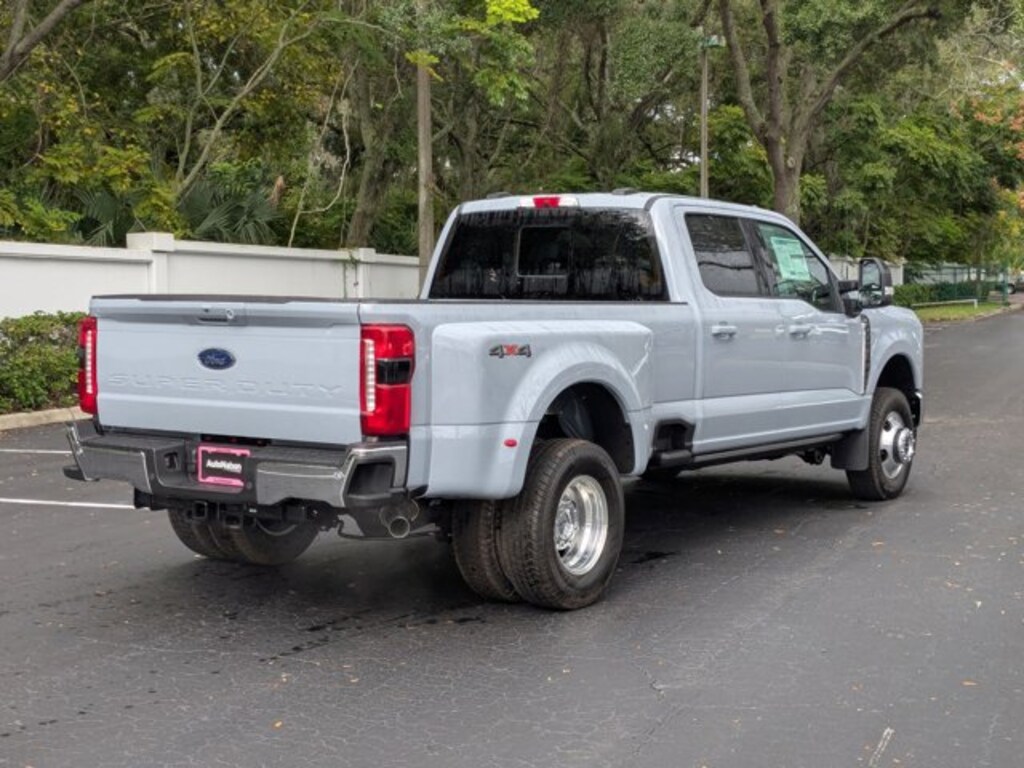 New 2026 Ford F-350 LARIAT Truck Crew Cab