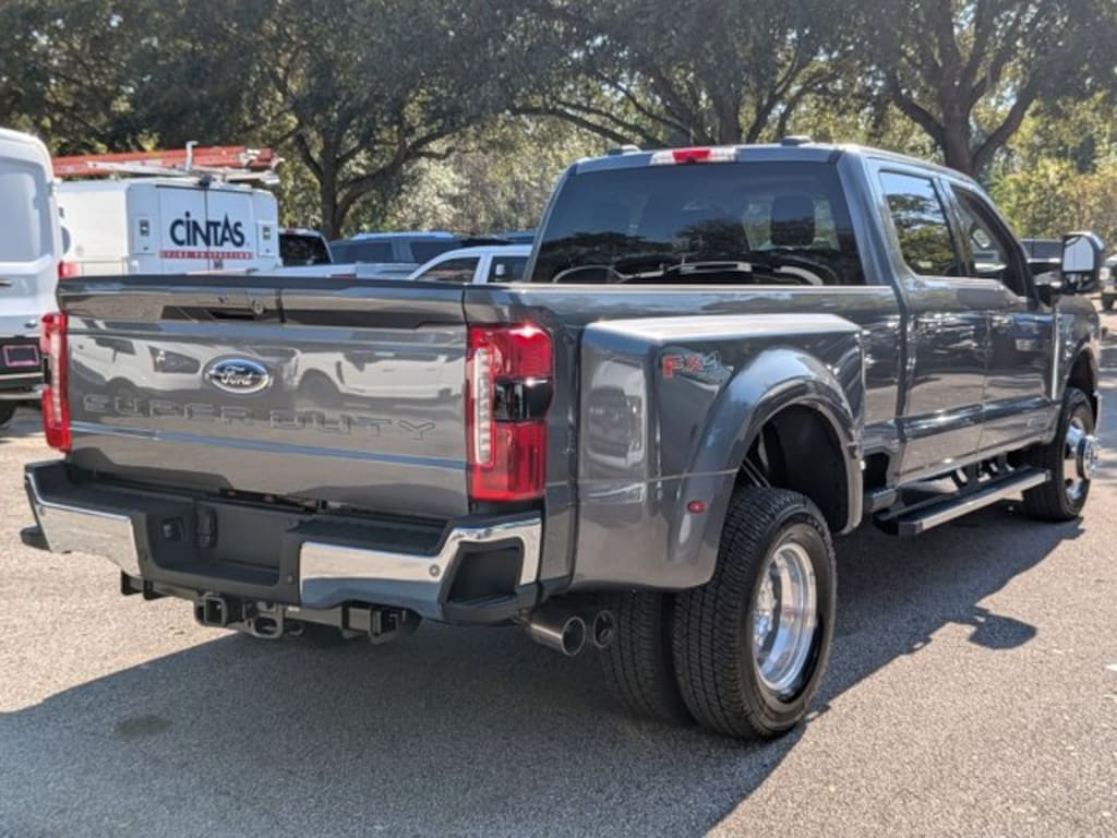 New 2026 Ford F-350 LARIAT Truck Crew Cab