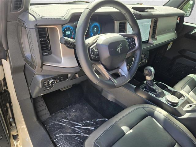 2025 Ford Bronco Outer Banks photo 3