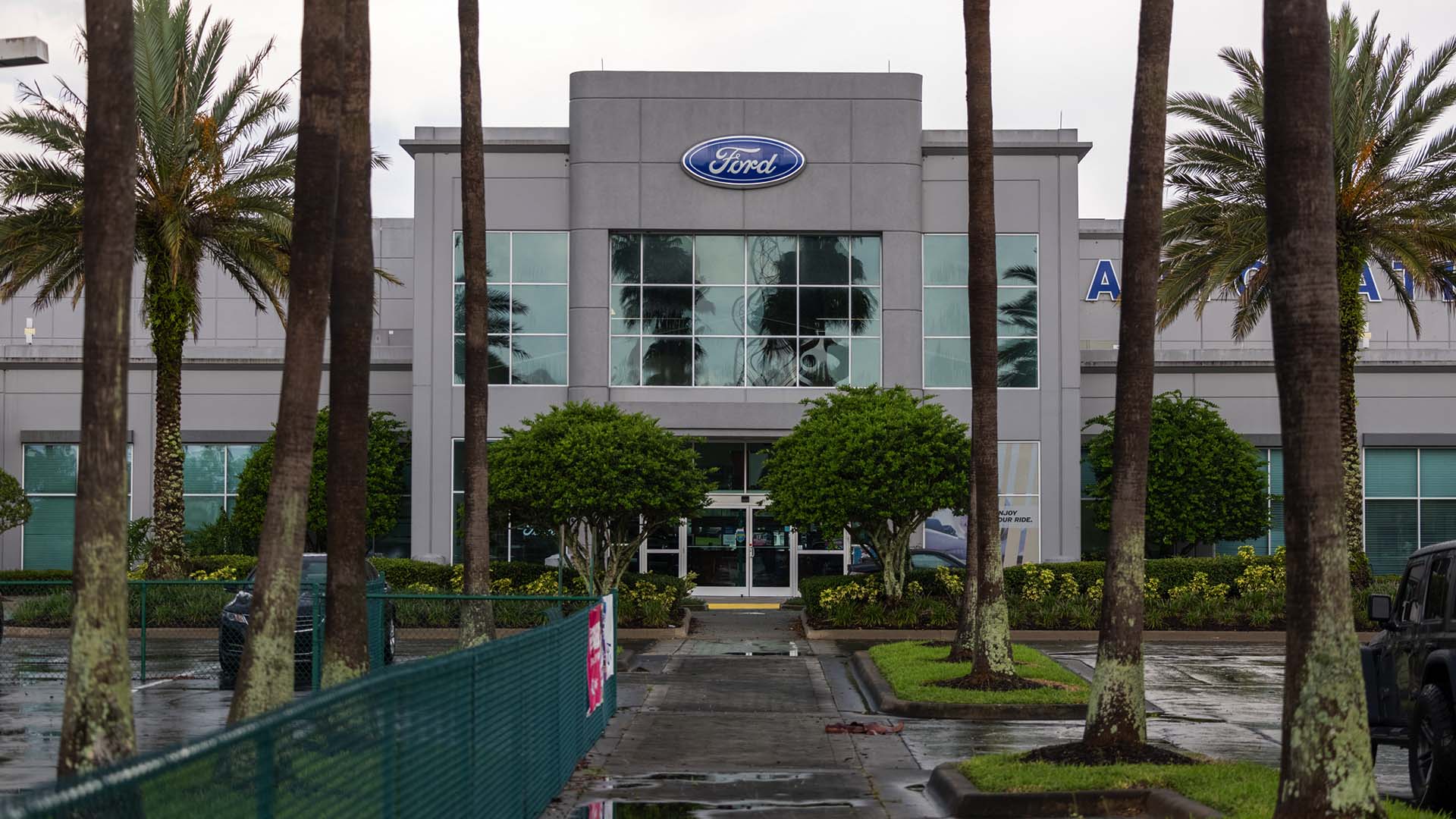 Exterior view of AutoNation Ford Sanford'  id=