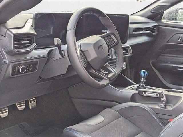 2025 Ford Mustang Dark Horse photo 3