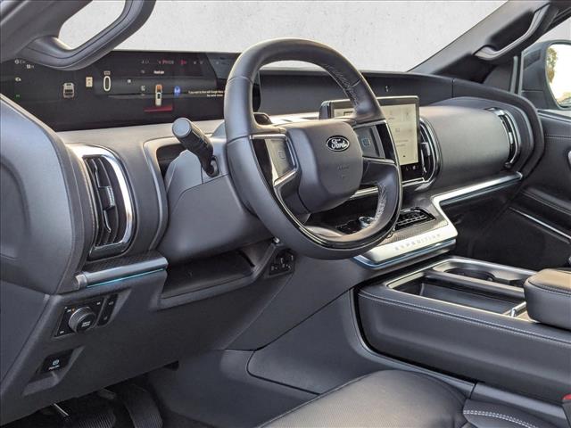 2025 Ford Expedition Platinum photo 3