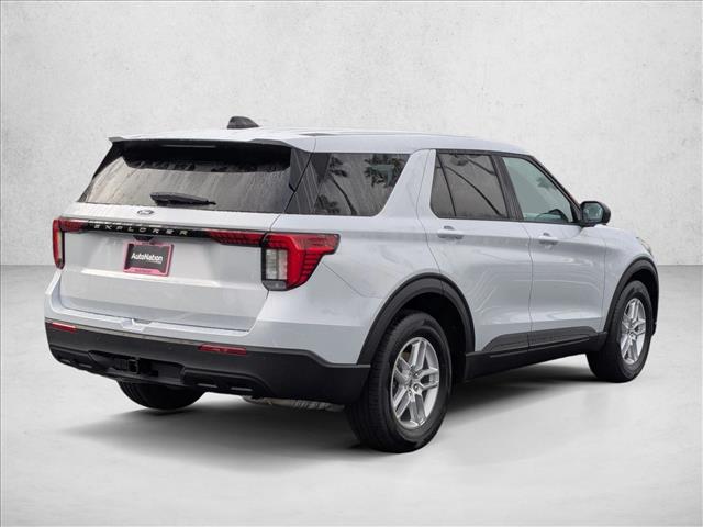 2026 Ford Explorer photo 2