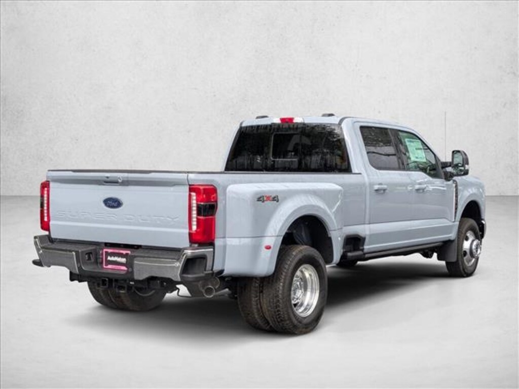 New 2026 Ford F-350 LARIAT Truck Crew Cab