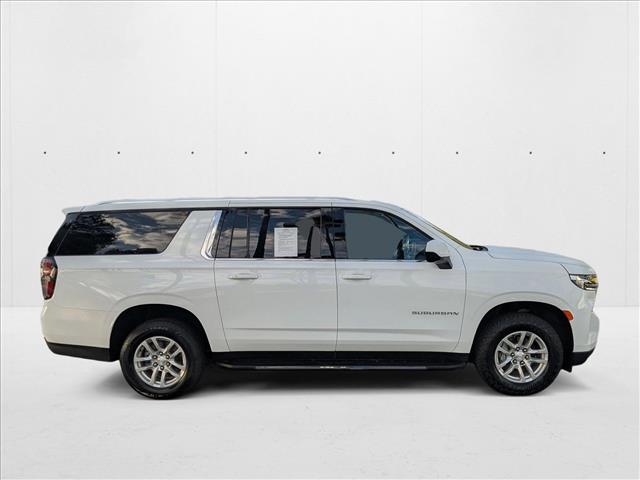 2023 Chevrolet Suburban LT photo 4