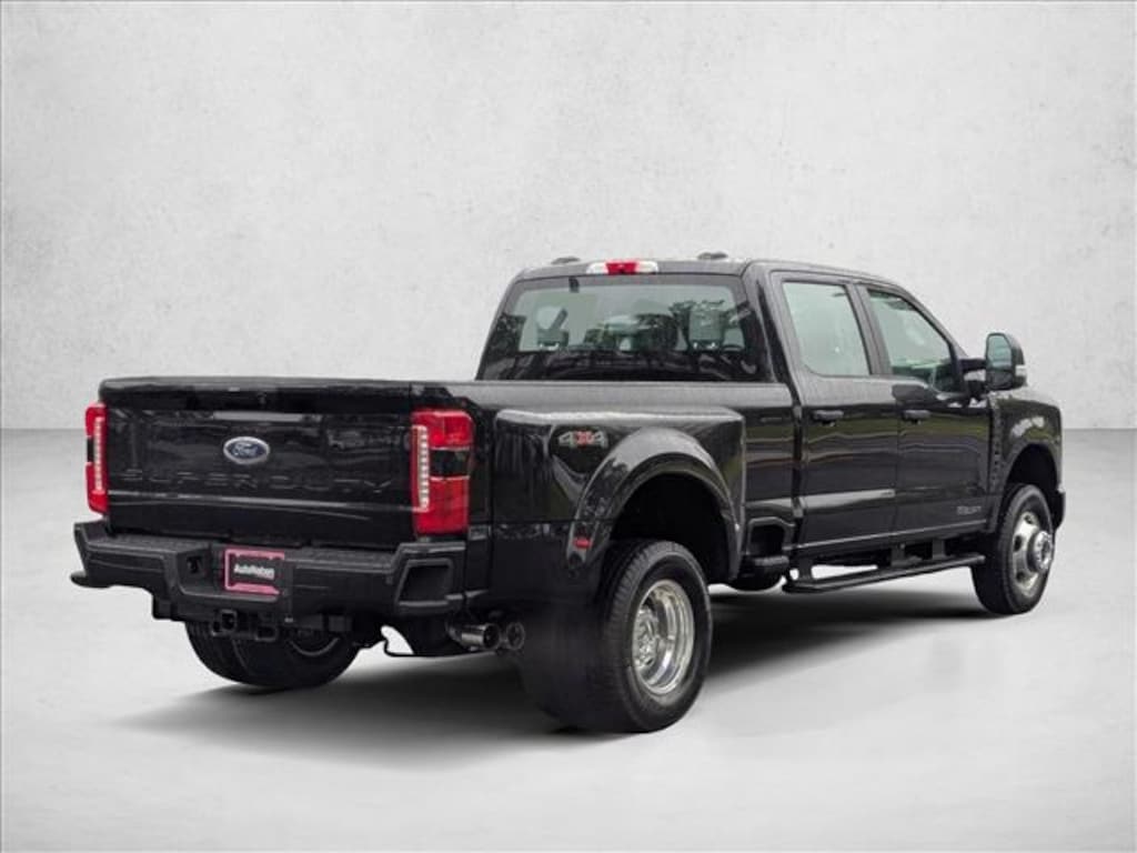 New 2026 Ford F-350 XL Truck Crew Cab