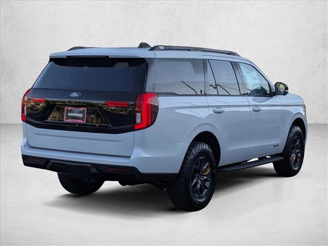 2025 Ford Expedition photo 2
