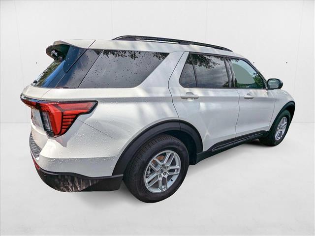 2025 Ford Explorer photo 2
