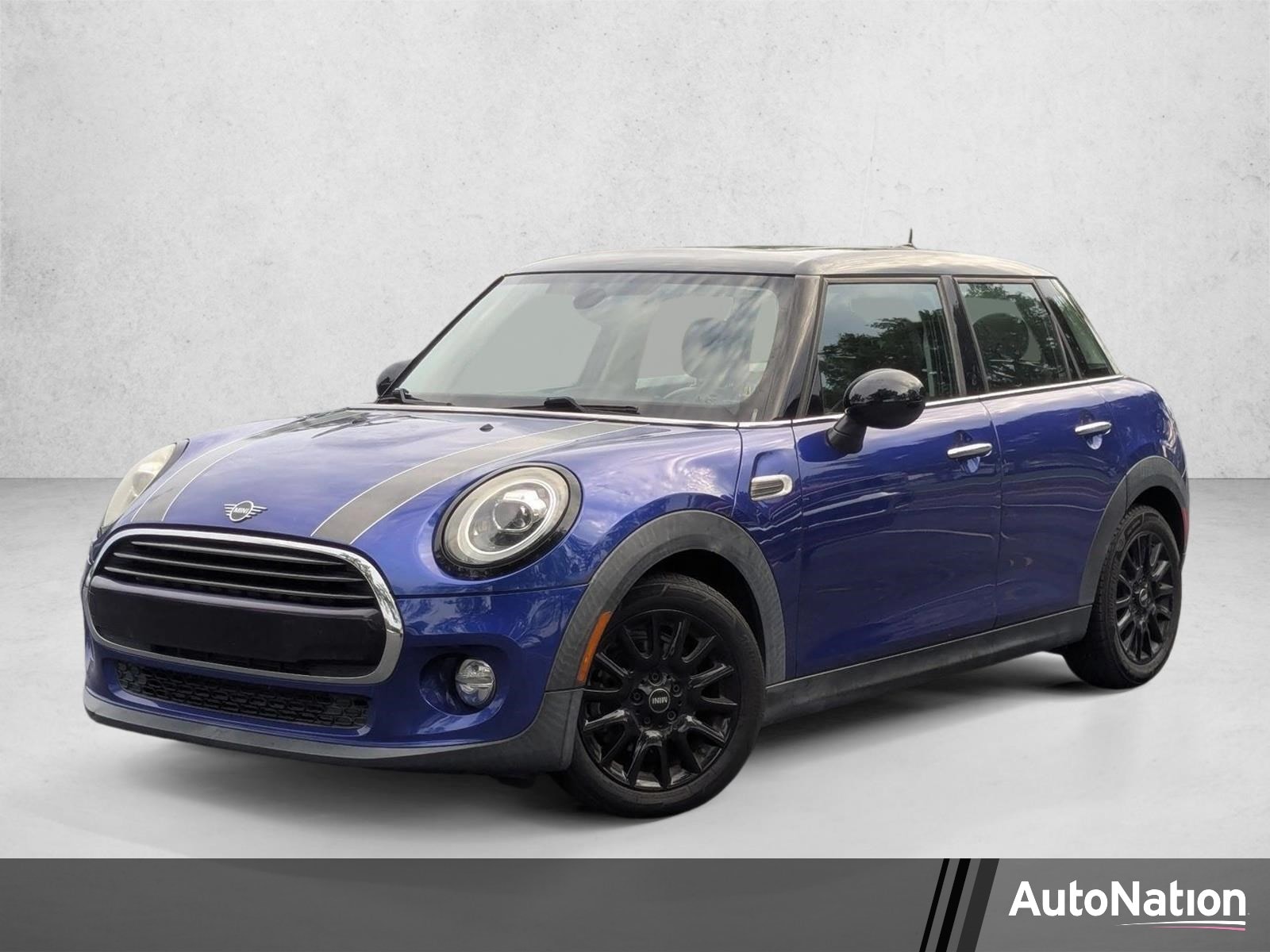2019 MINI Hardtop Cooper Signature's photo