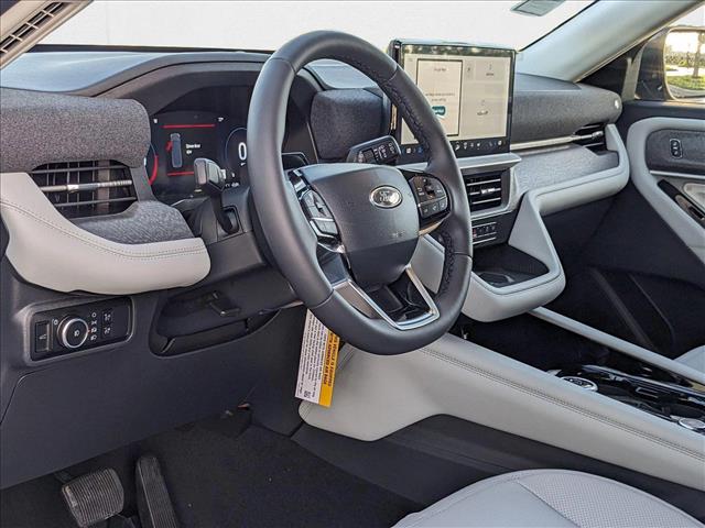 2025 Ford Explorer Platinum photo 3