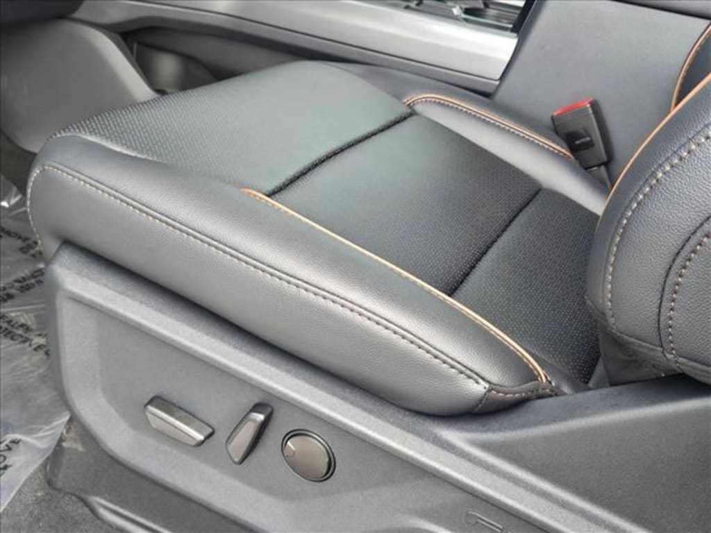 New 2026 Ford F-250 LARIAT Truck Crew Cab