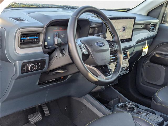 2025 Ford Maverick photo 3