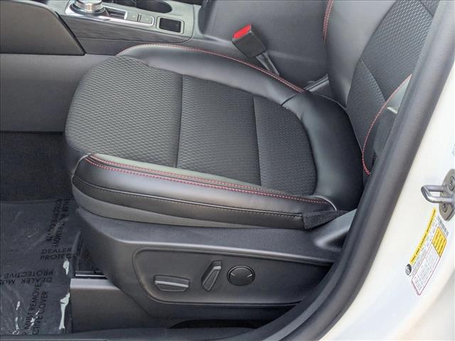 2025 Ford Escape ST-Line photo 4