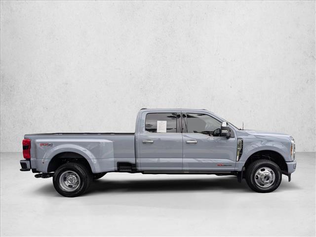 2025 Ford F-350 Platinum photo 4