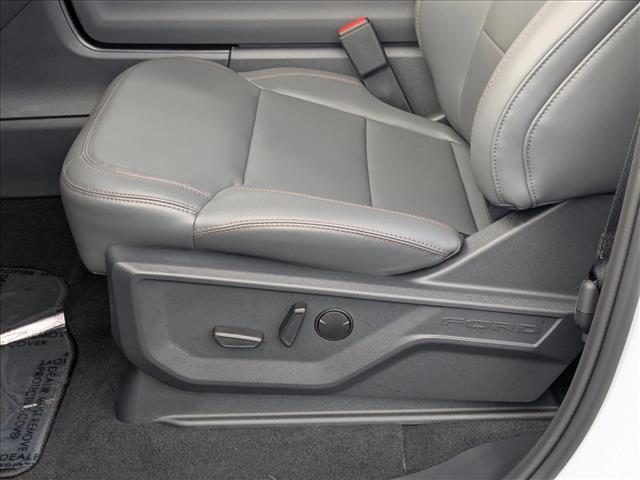 2025 Ford Expedition photo 4