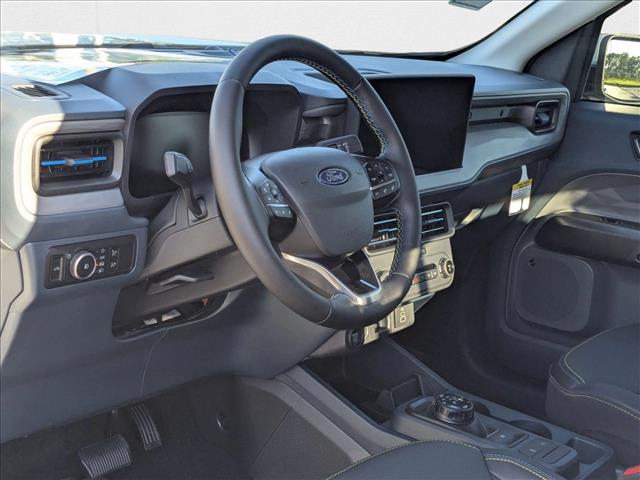 2025 Ford Maverick photo 2