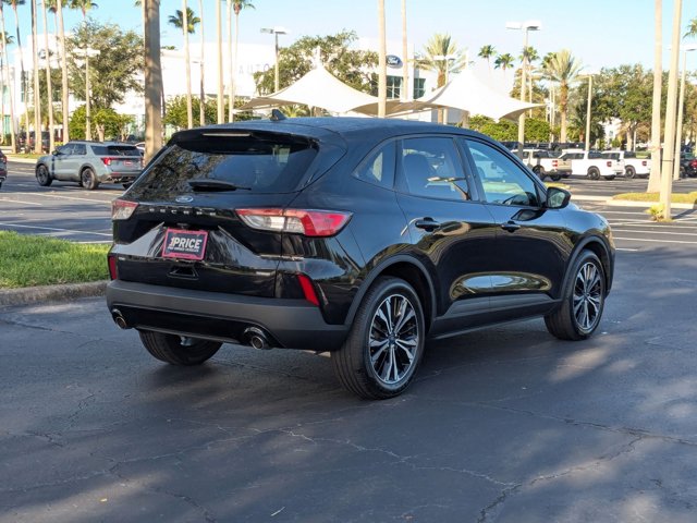 2021 Ford Escape SE Hybrid photo 2