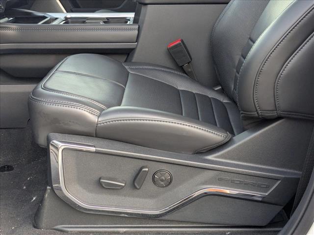 2025 Ford F-250 Platinum photo 4