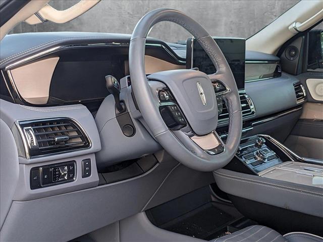 2024 Lincoln Navigator Black Label photo 2