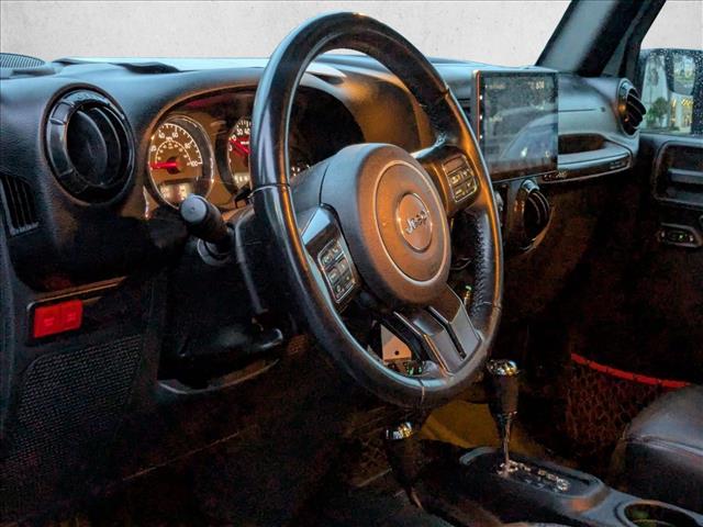 2017 Jeep Wrangler Unlimited Rubicon Recon photo 2