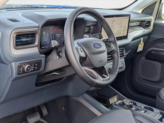 2025 Ford Maverick photo 2