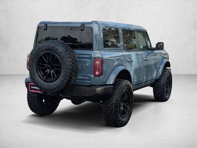 2025 Ford Bronco Outer Banks photo 2