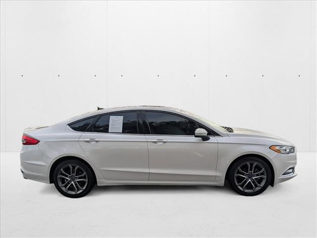 2017 Ford Fusion SE photo 3