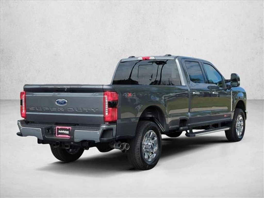 New 2026 Ford F-350 LARIAT Truck Crew Cab