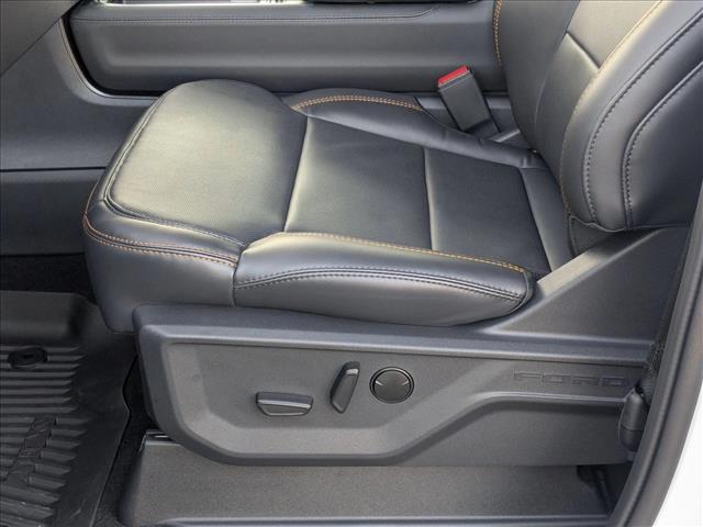 2025 Ford Expedition photo 4