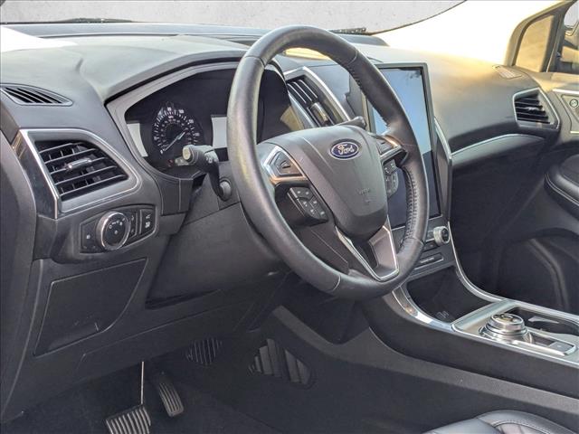 2023 Ford Edge Titanium photo 2