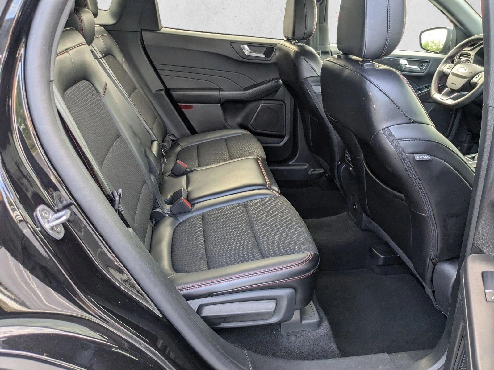 2025 Ford Escape ST-Line - Photo 18