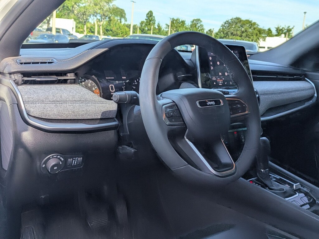 Used 2025 Jeep Compass Latitude SUV