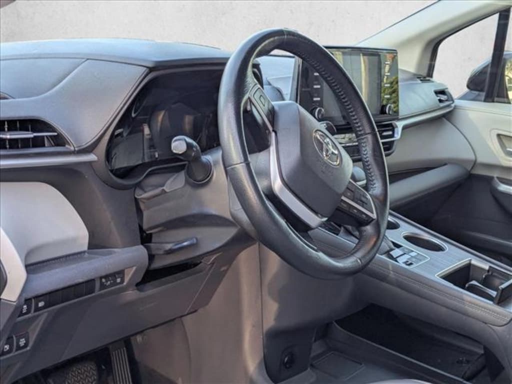 Used 2022 Toyota Sienna XLE Van Passenger Van