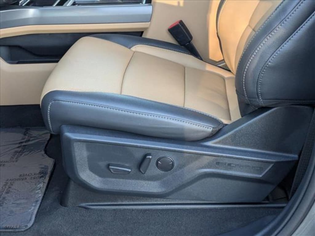 New 2026 Ford F-250 LARIAT Truck Crew Cab