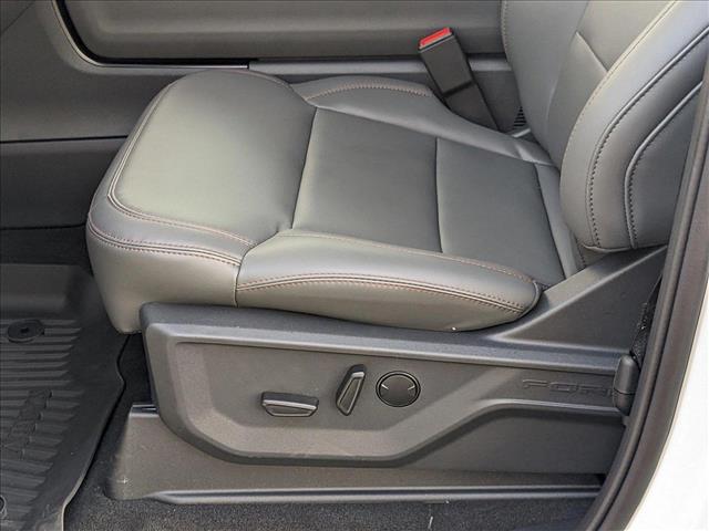 2025 Ford Expedition photo 4