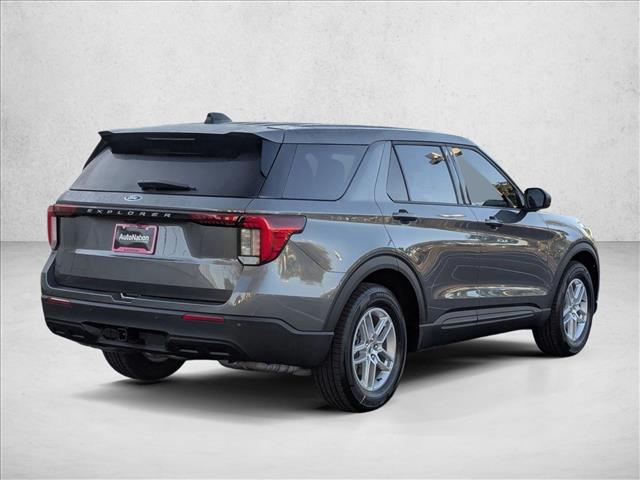 2026 Ford Explorer photo 2