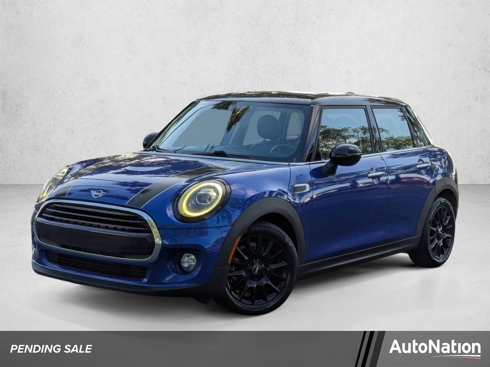 2019 MINI Hardtop Cooper Signature's photo