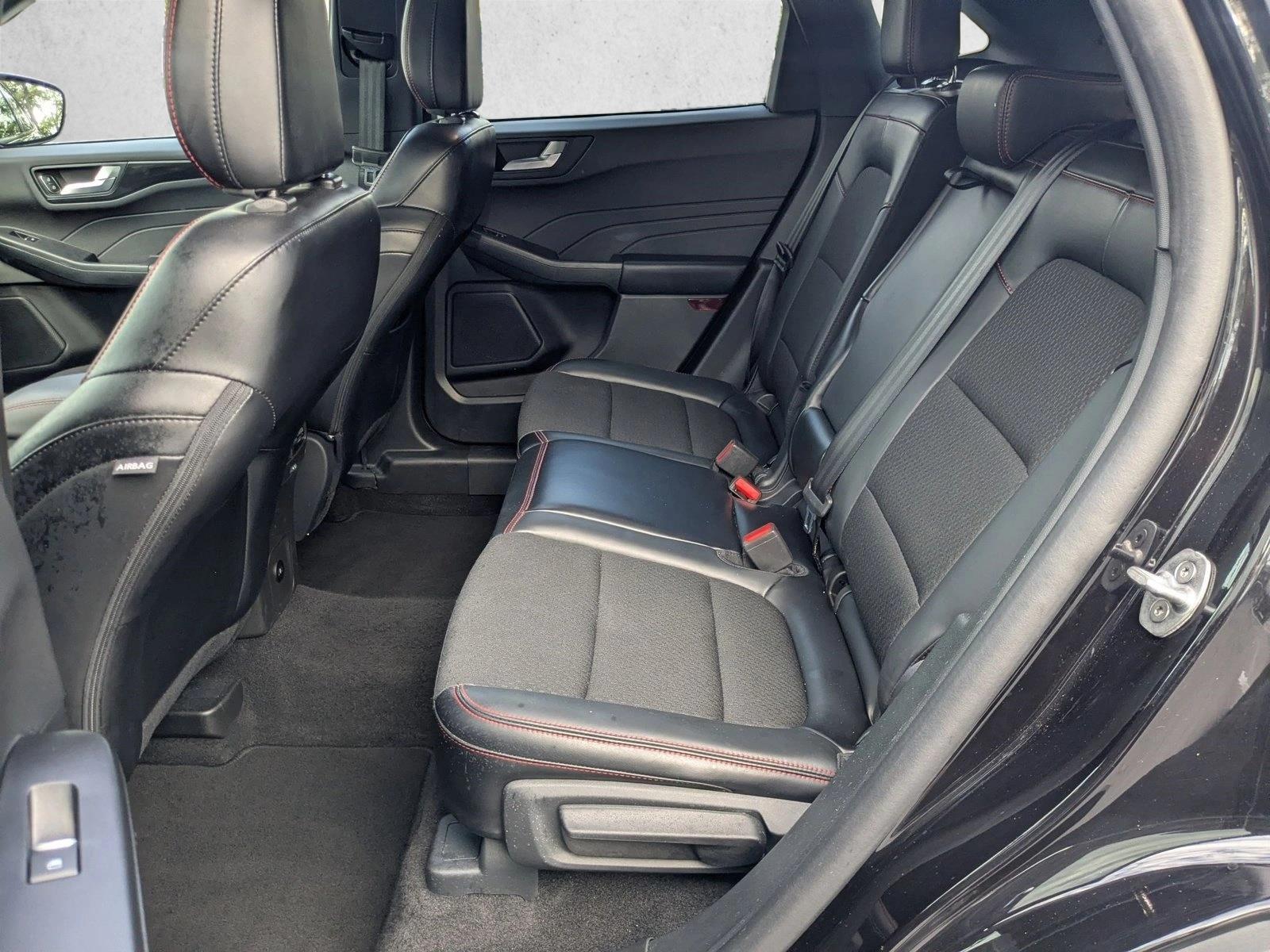 2025 Ford Escape ST-Line - Photo 17