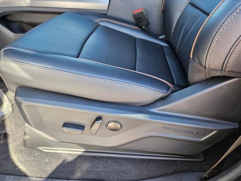 New 2025 Ford F-250 LARIAT Truck Crew Cab